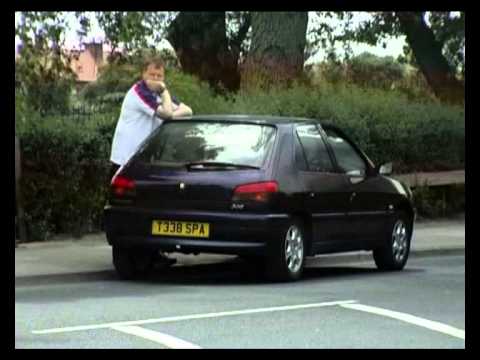 How to use the Dynomec Locking Wheel Nut Remover  video